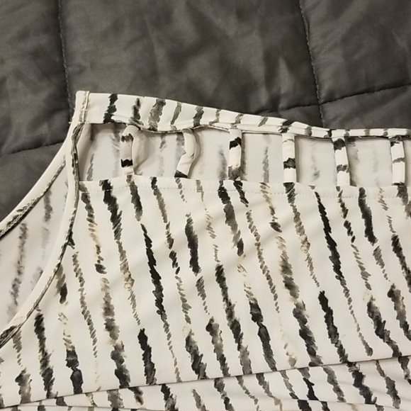 Top - Picture 3 of 3